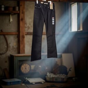 NWOT Size 29 Levi's Womena's Dark Bootcut Jeans